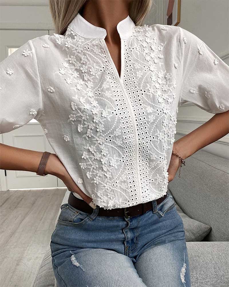 Blusa feminina em laise gola alta