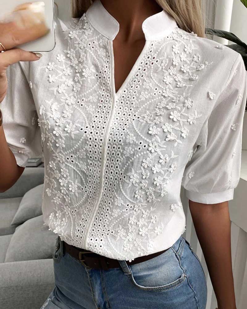 Blusa feminina em laise gola alta