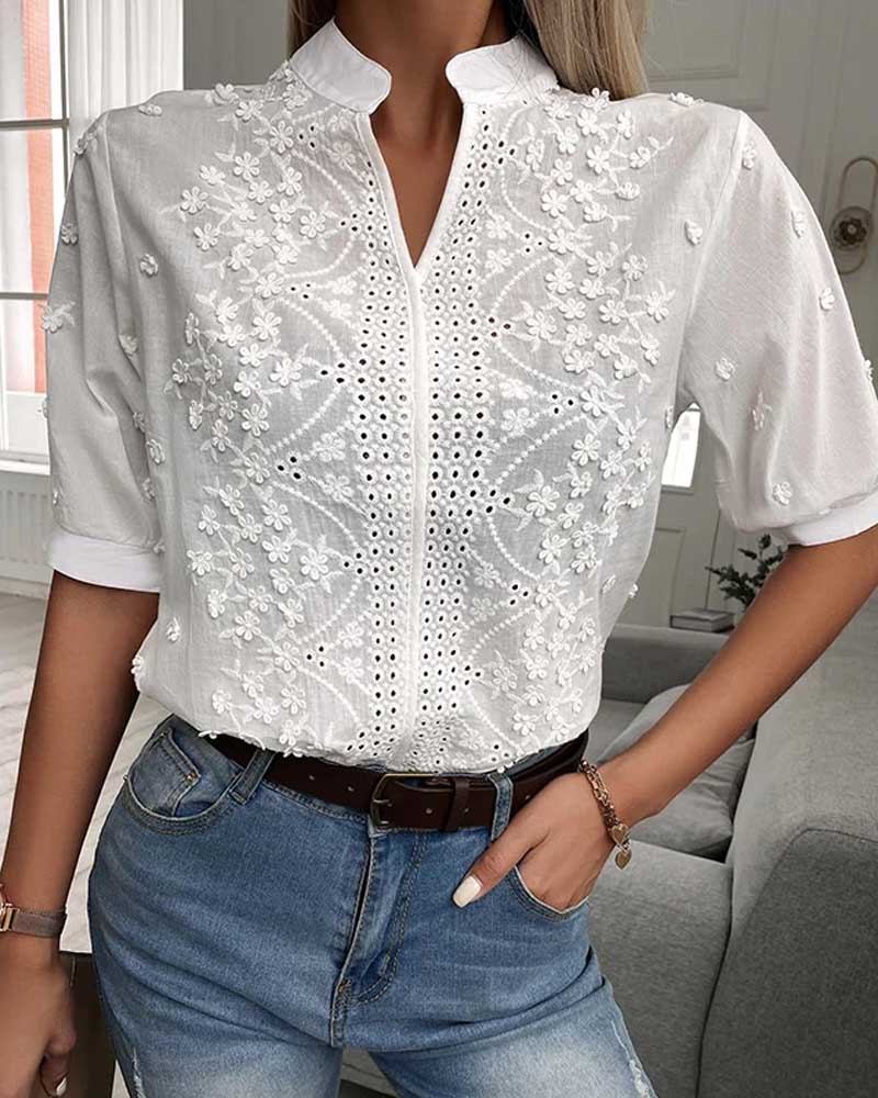 Blusa feminina em laise gola alta